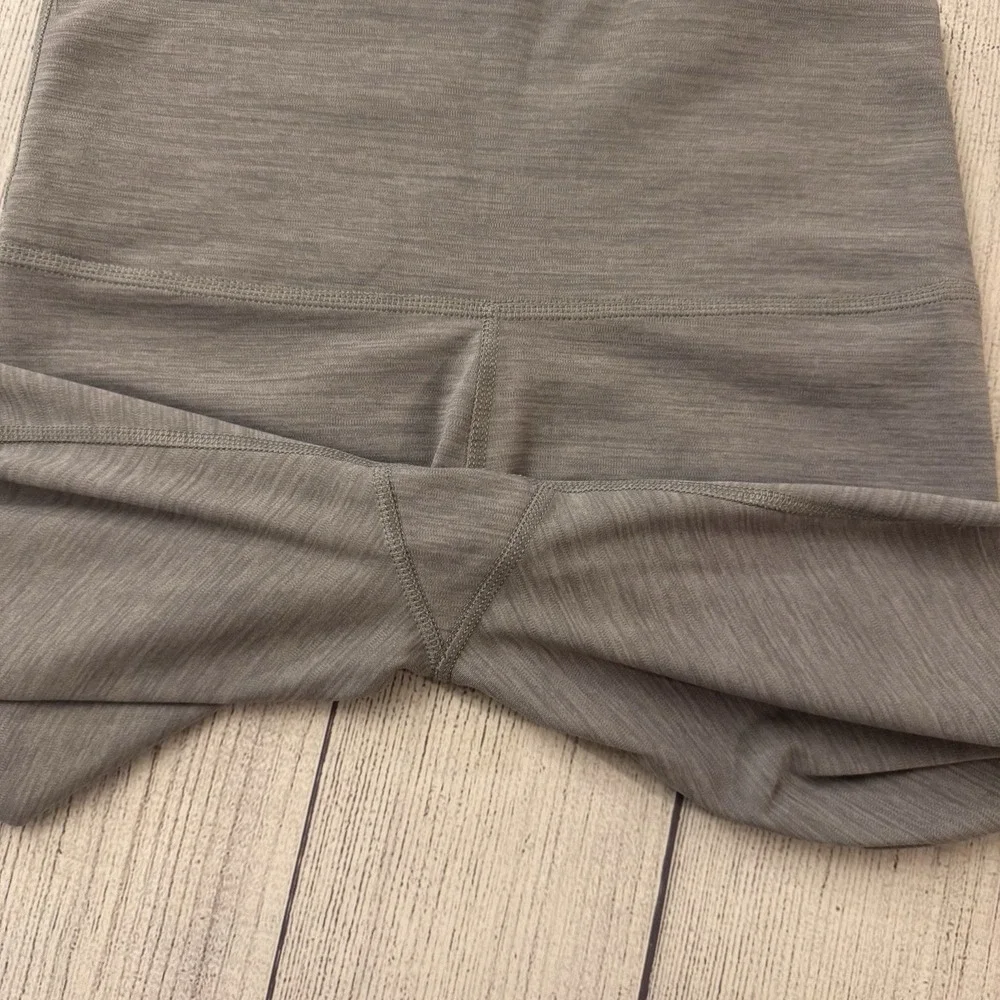 Nike Dri Fit Yoga Gray Shorts Size Medium Gray Women's Biker Workout Activewear
